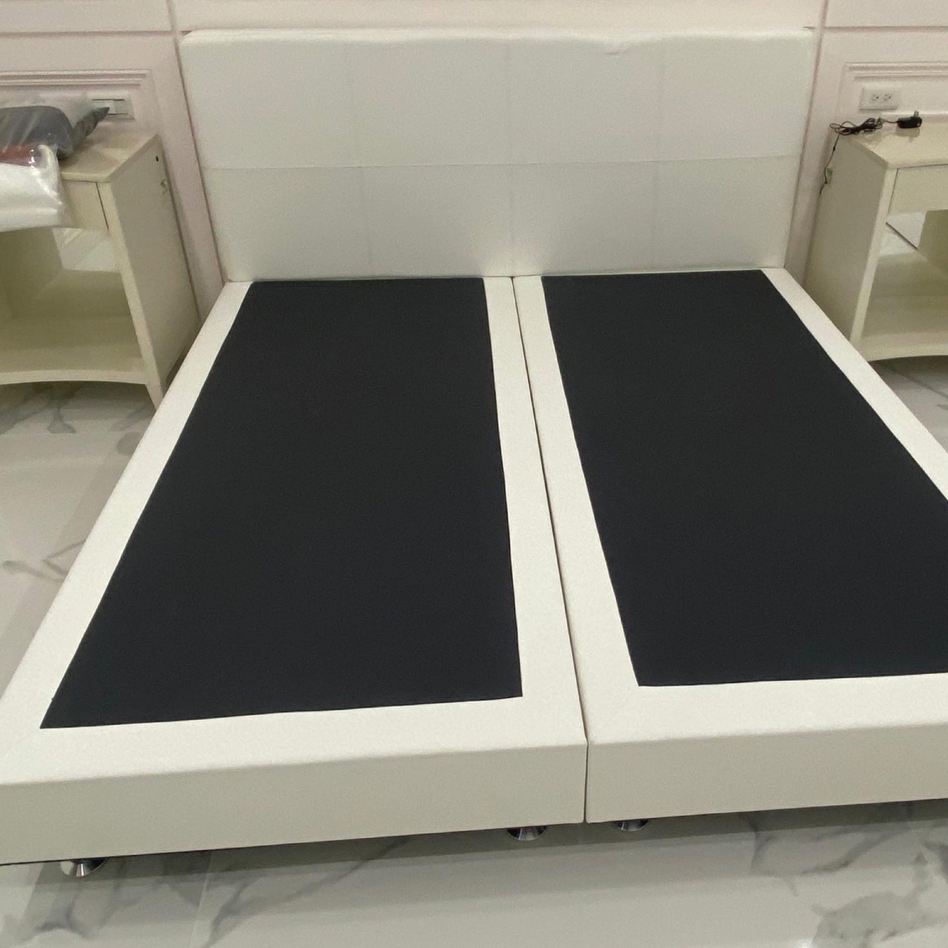 宜蘭縣頭城鎮/章OO/傢式床頭組6尺/舒柔皮